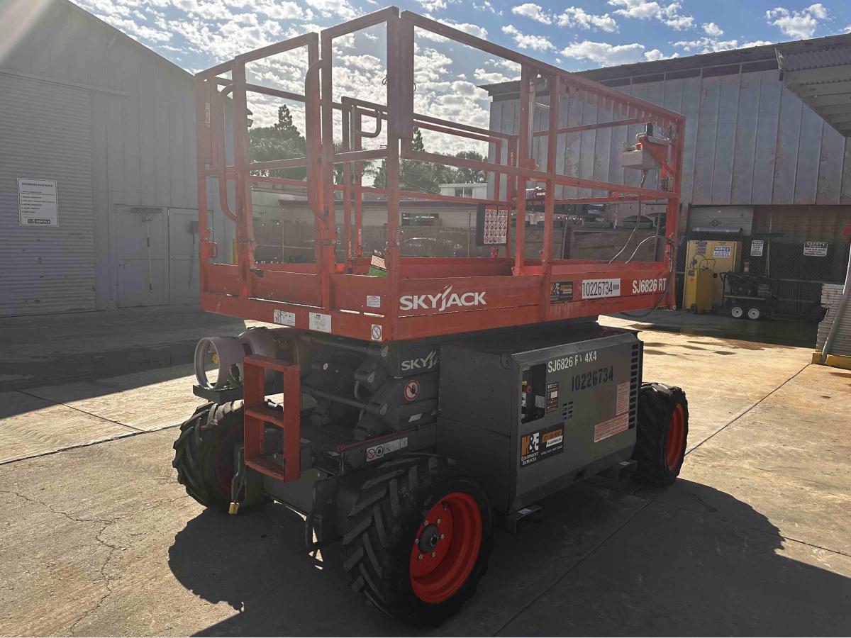 2017 Skyjack SJ-6826RT