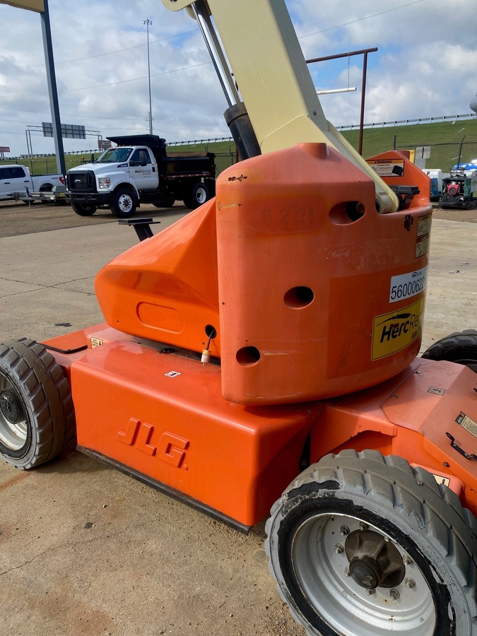 2014 JLG E450AJ-4