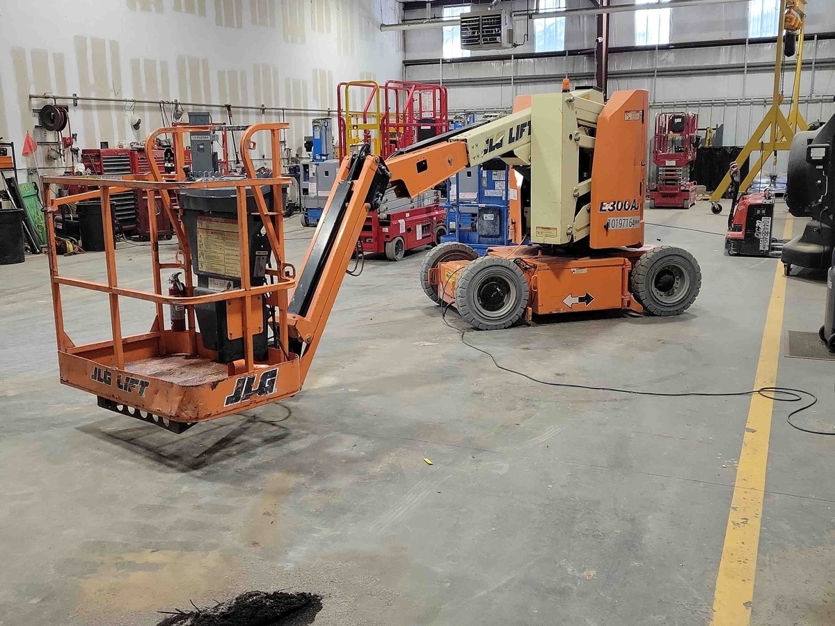 2016 JLG E300AJ-2