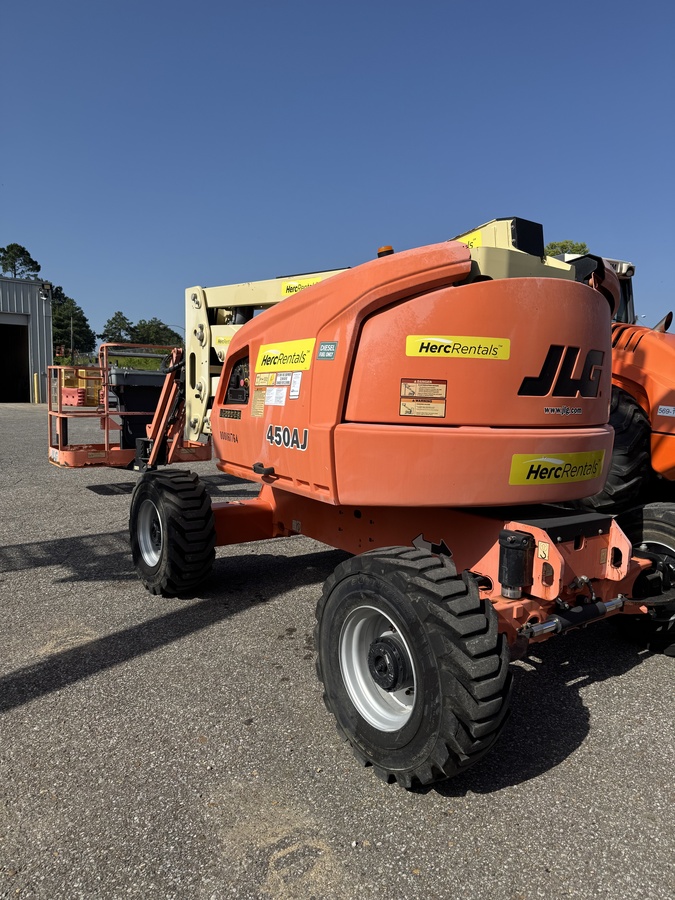 2017 JLG 450AJ-3