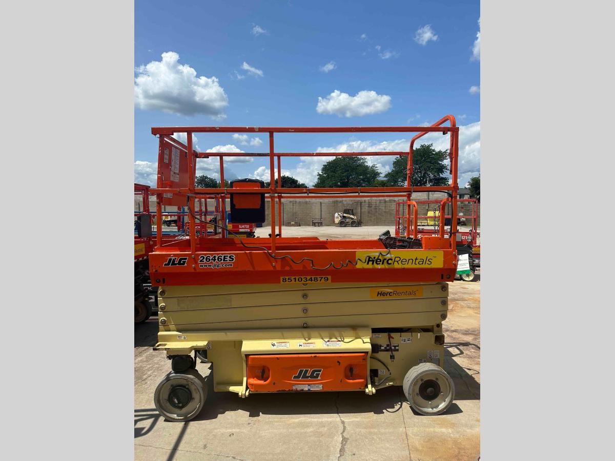 2017 JLG 2646ES