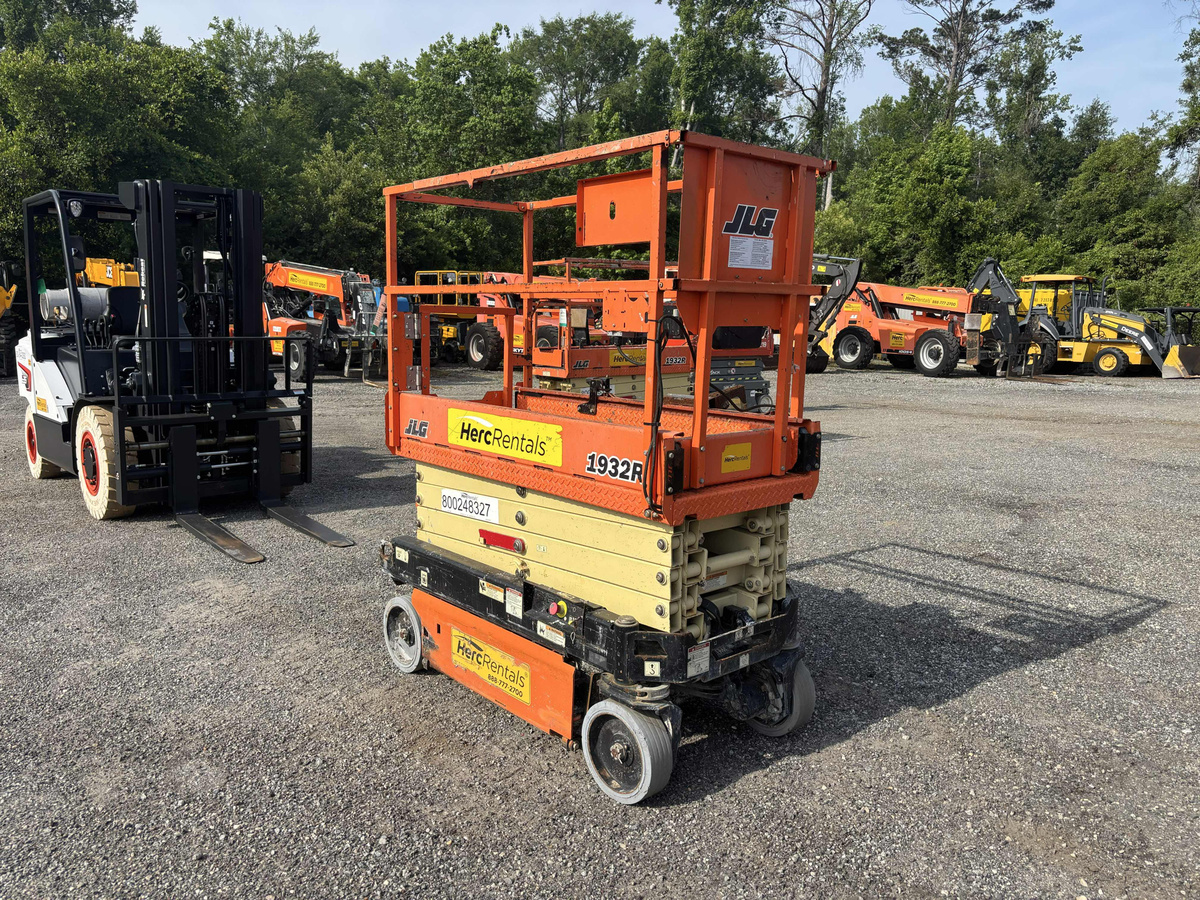 2019 JLG 1932R-2