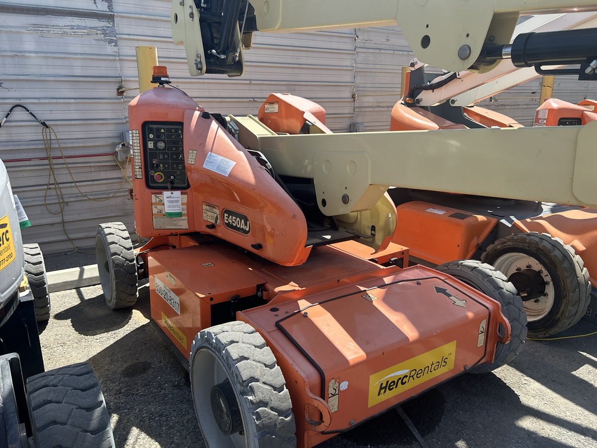 2018 JLG E450AJ-9