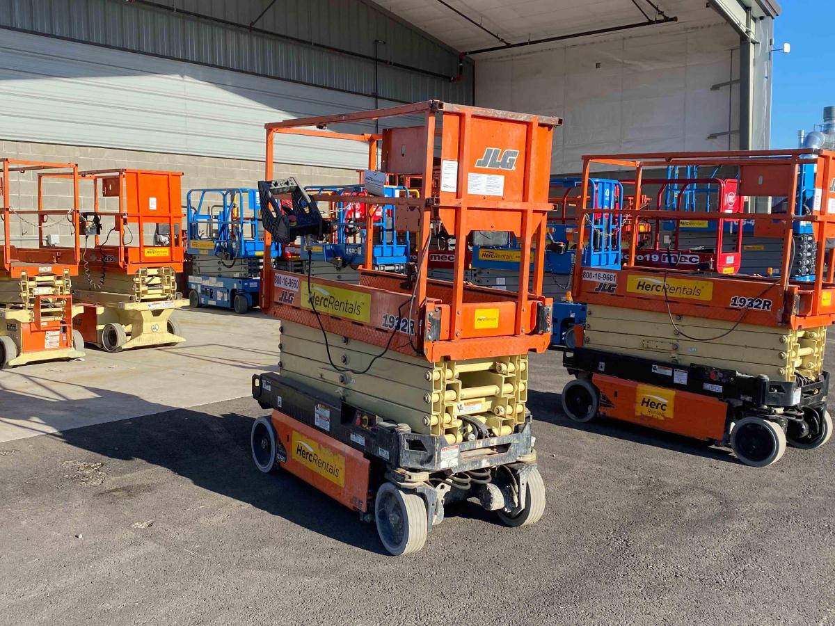 2017 JLG 1932R
