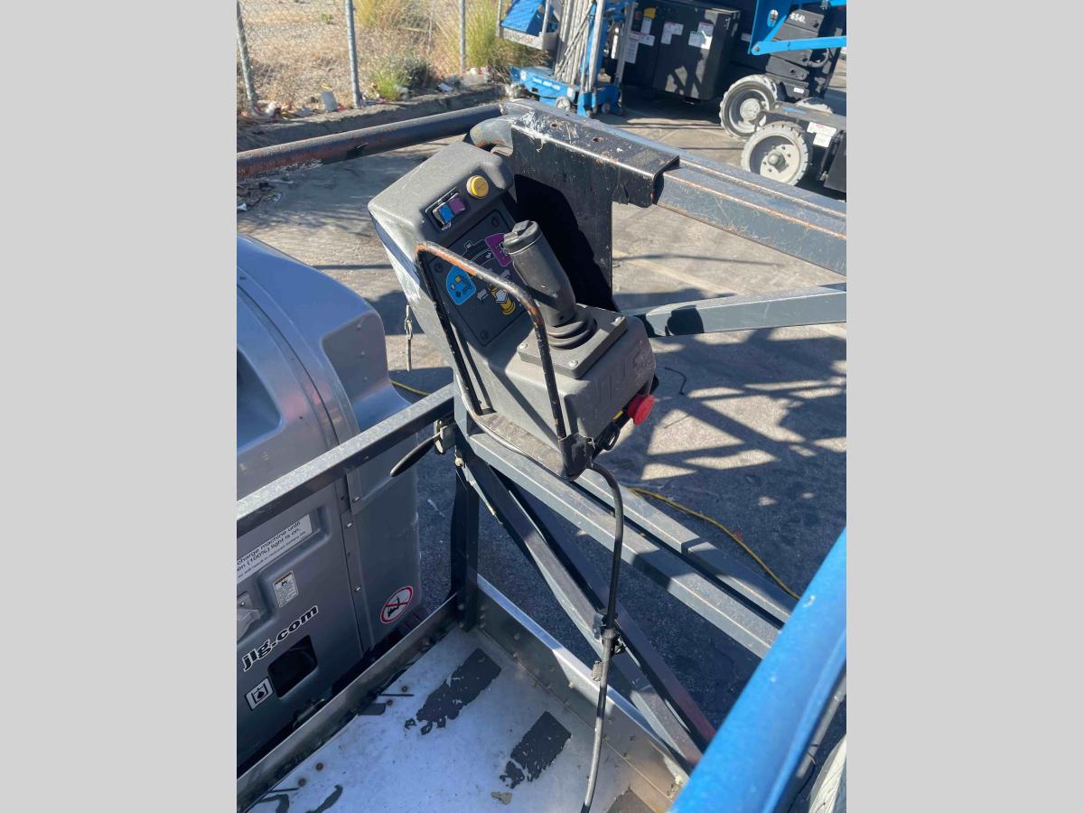 2014 JLG 20MVL