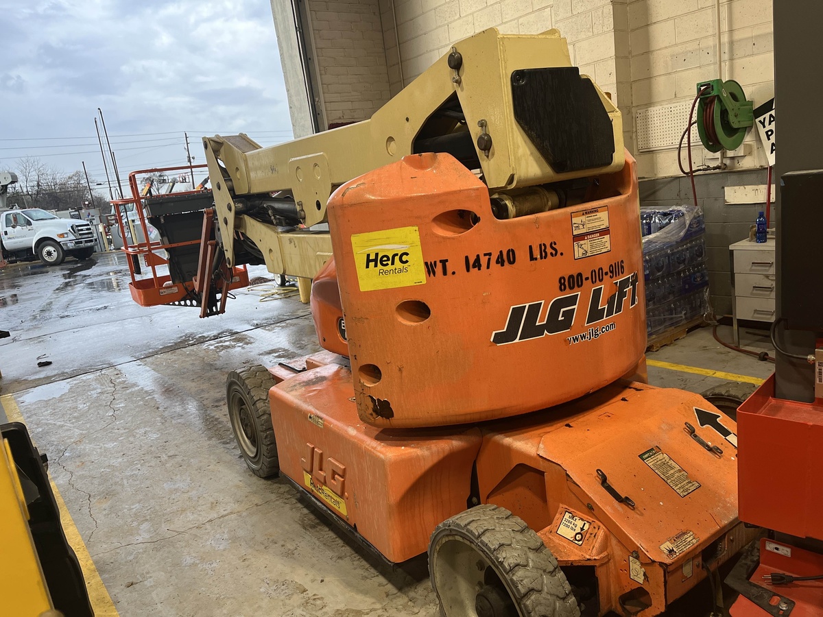2014 JLG E400AJPN-2