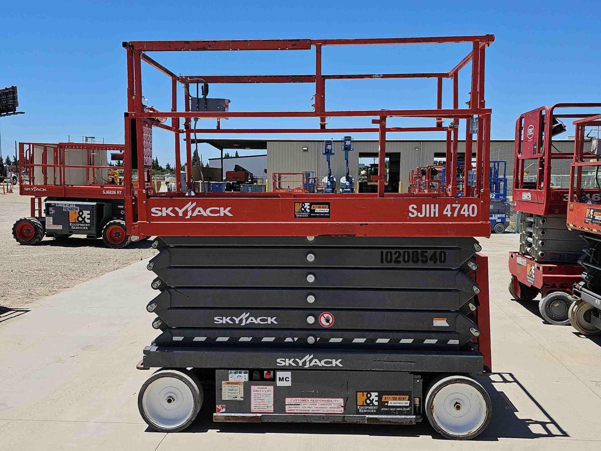 2017 Skyjack SJ4740