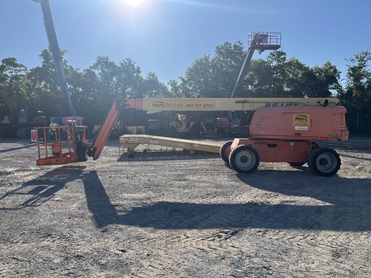 2018 JLG 660SJ-15