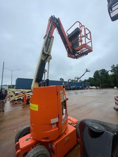2016 JLG E300AJP
