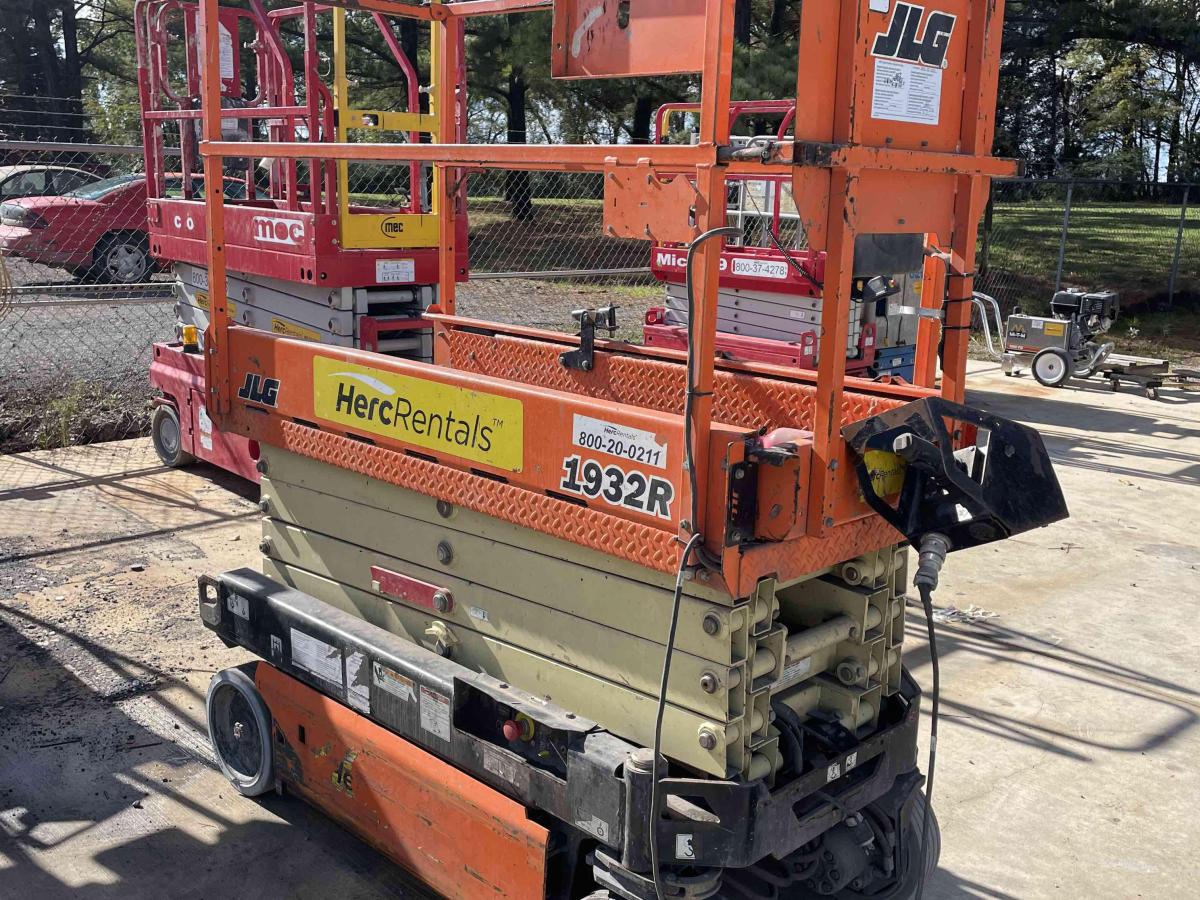 2018 JLG 1932R