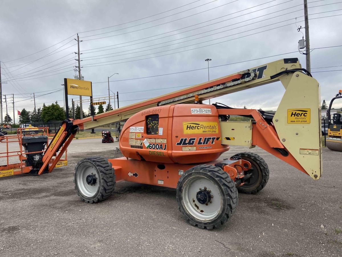 2017 JLG 600AJ