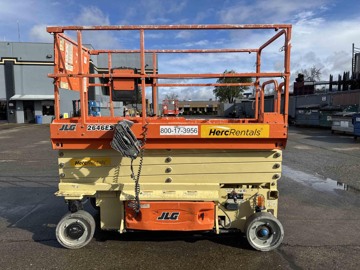 2017 JLG 2646ES
