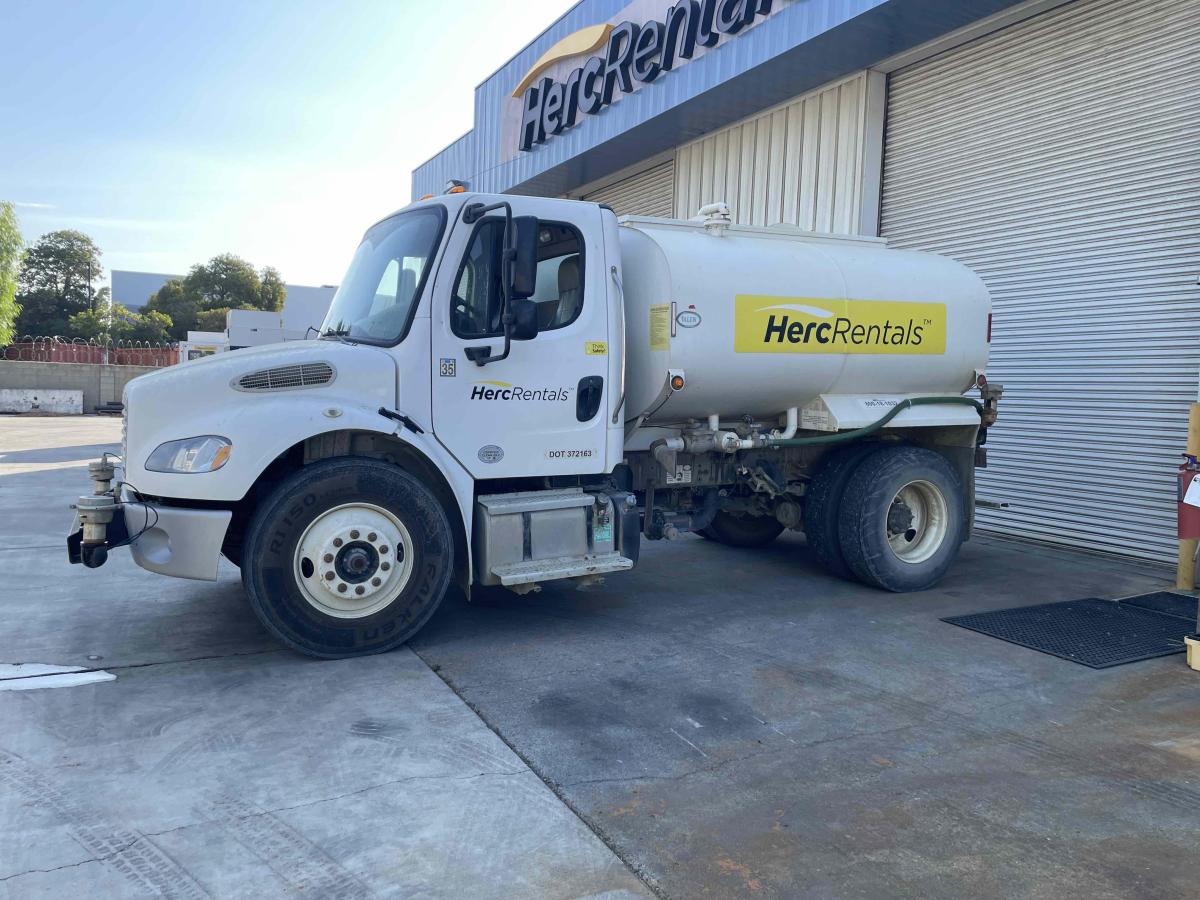 2018 Freightliner M2106
