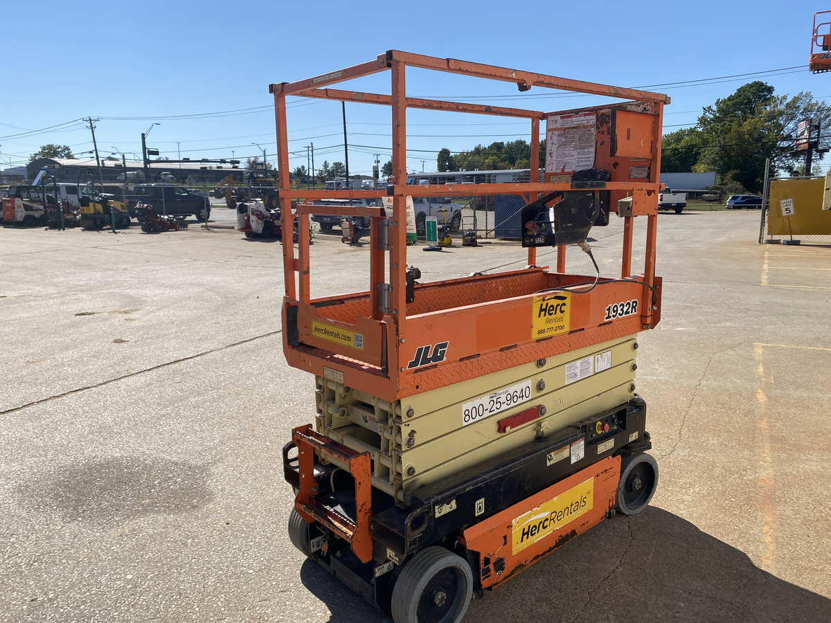 2019 JLG 1932R-4