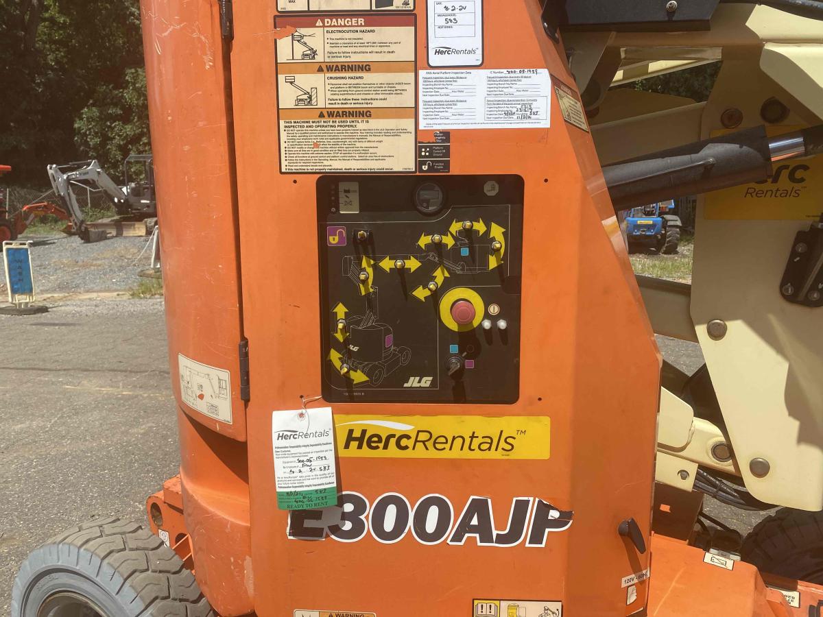 2015 JLG E300AJP
