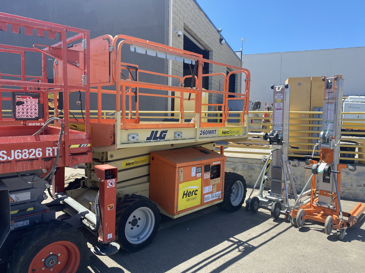 2017 JLG 260MRT-2