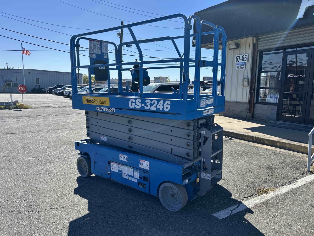 2017 Genie GS-3246-2