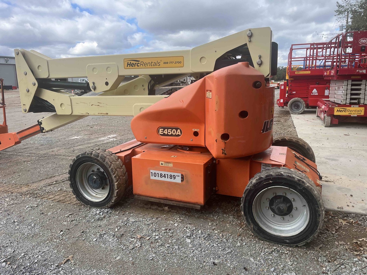 2016 JLG E450A-3