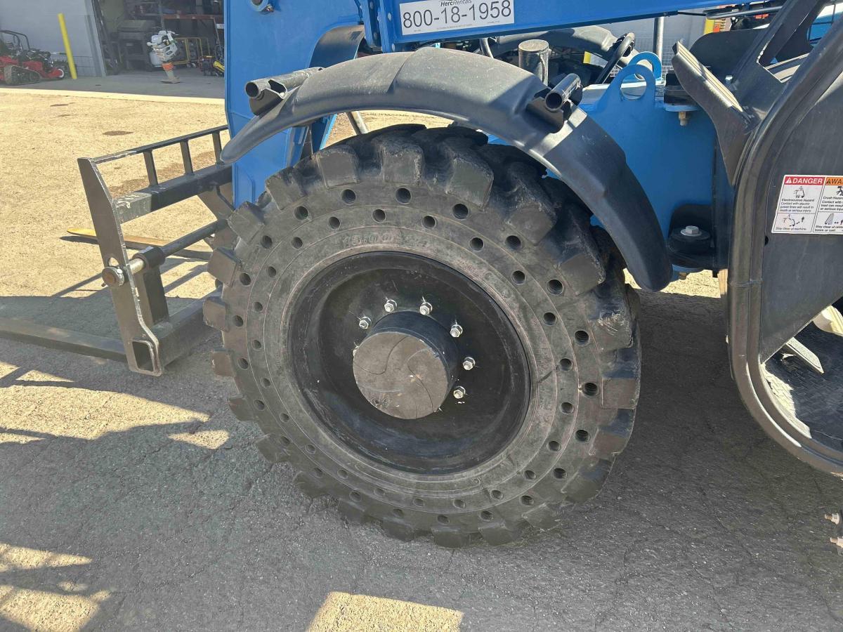 2017 Genie GTH 844