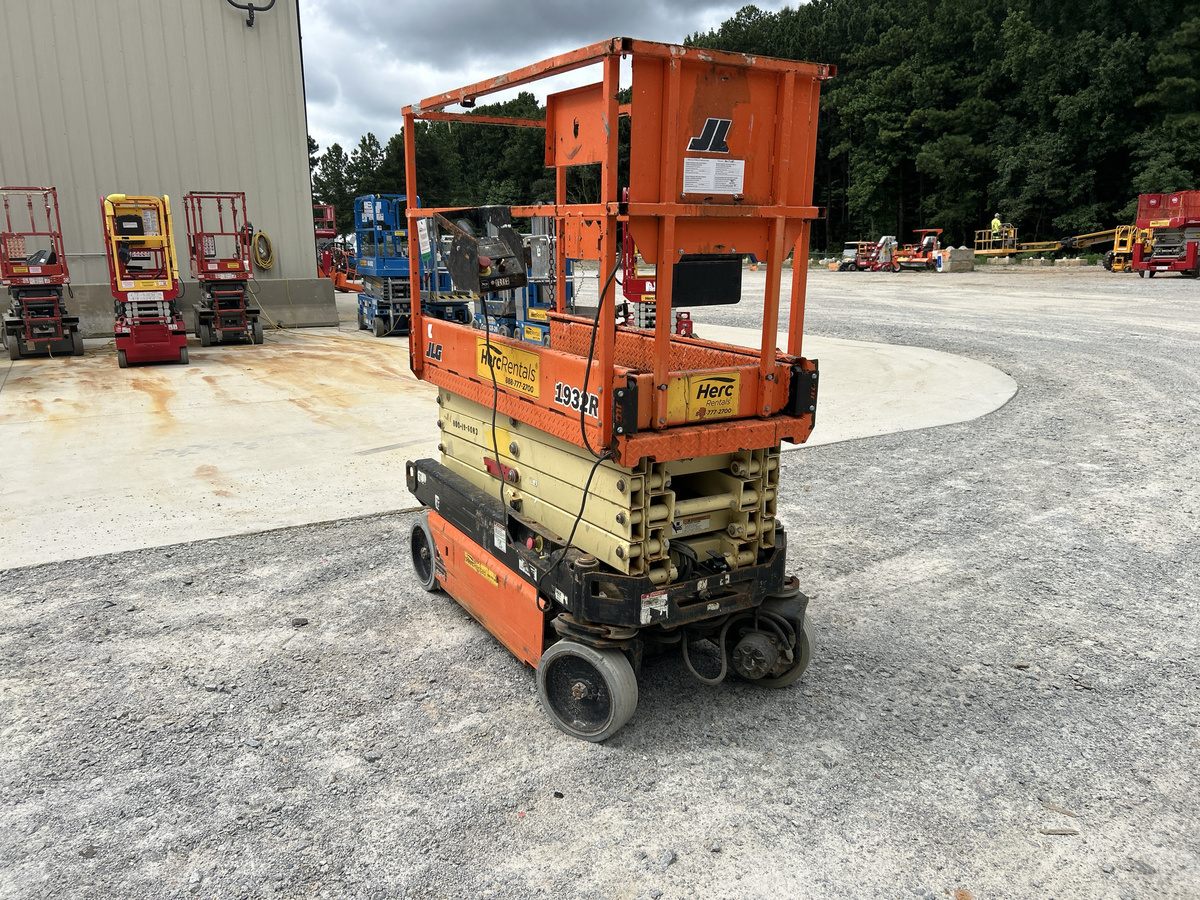 2018 JLG 1932R-2