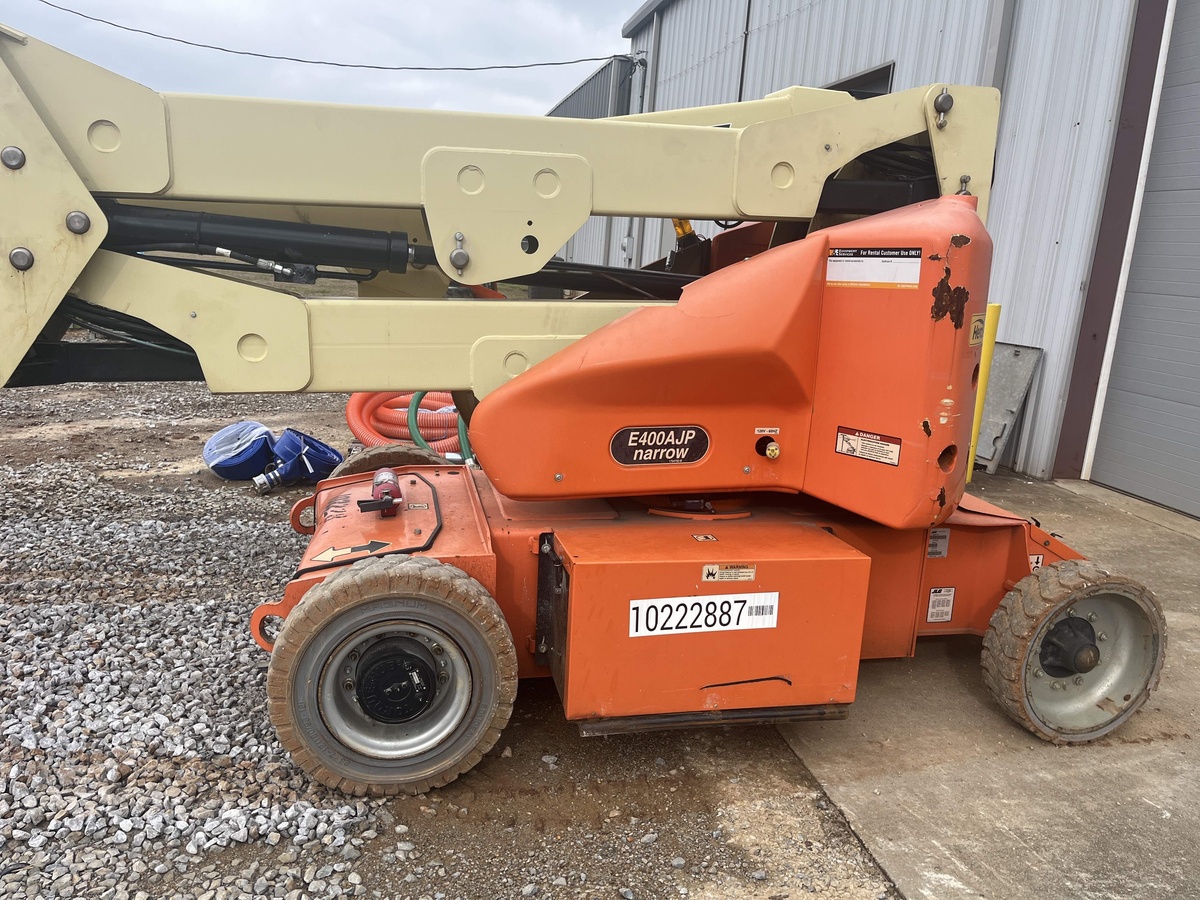 2017 JLG E400AJPN