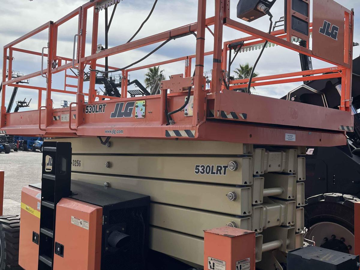 2017 JLG 530LRT