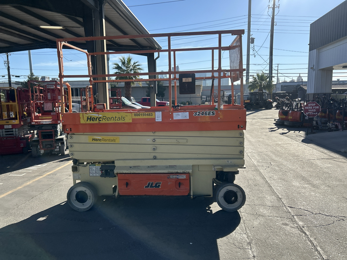 2017 JLG 3246ES-5