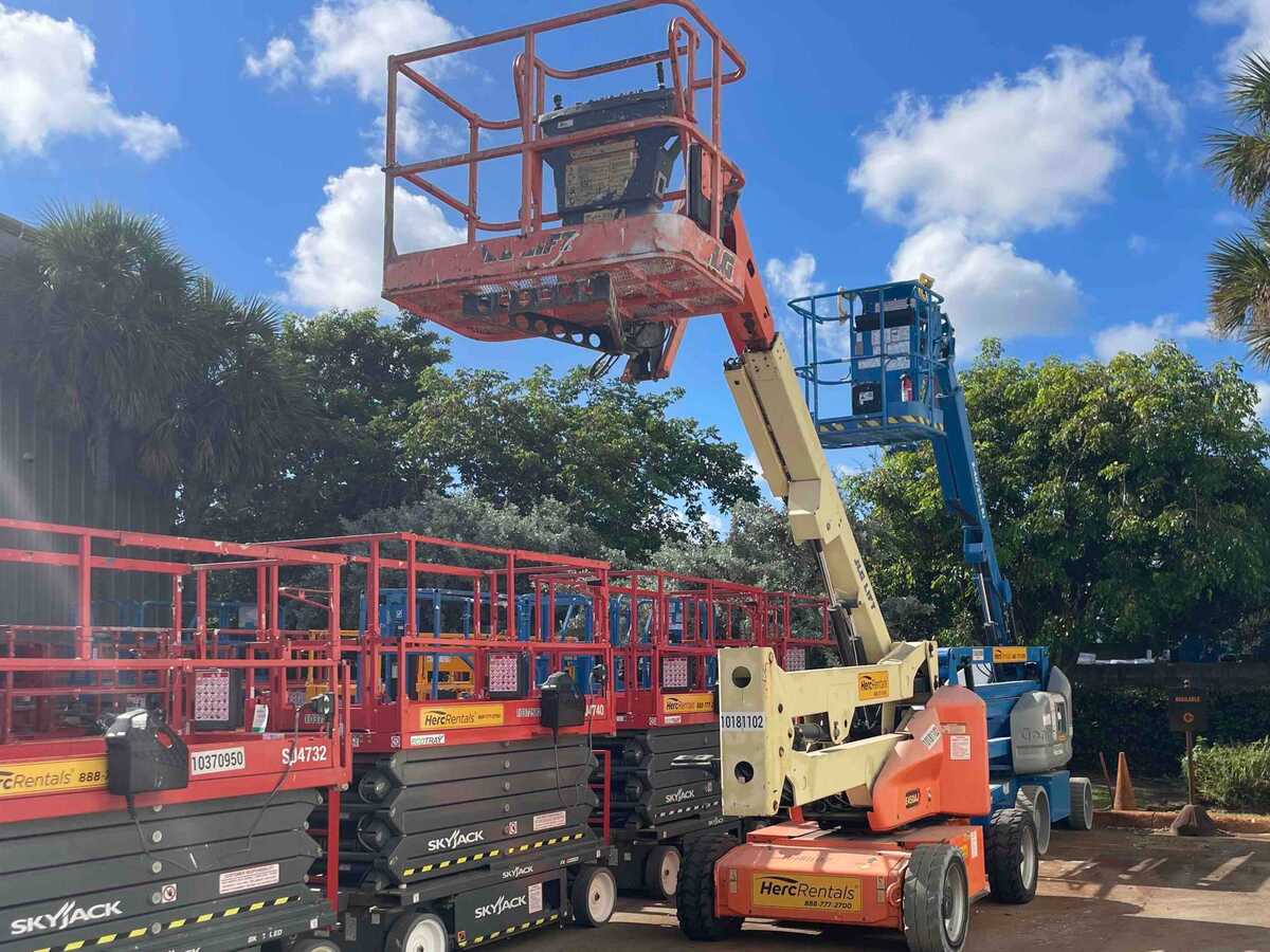 2016 JLG E450AJ