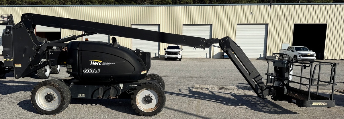 2017 JLG 600AJ-2