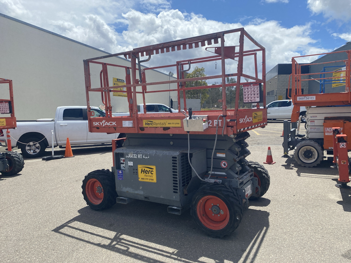 2019 Skyjack SJ-6832RT-3
