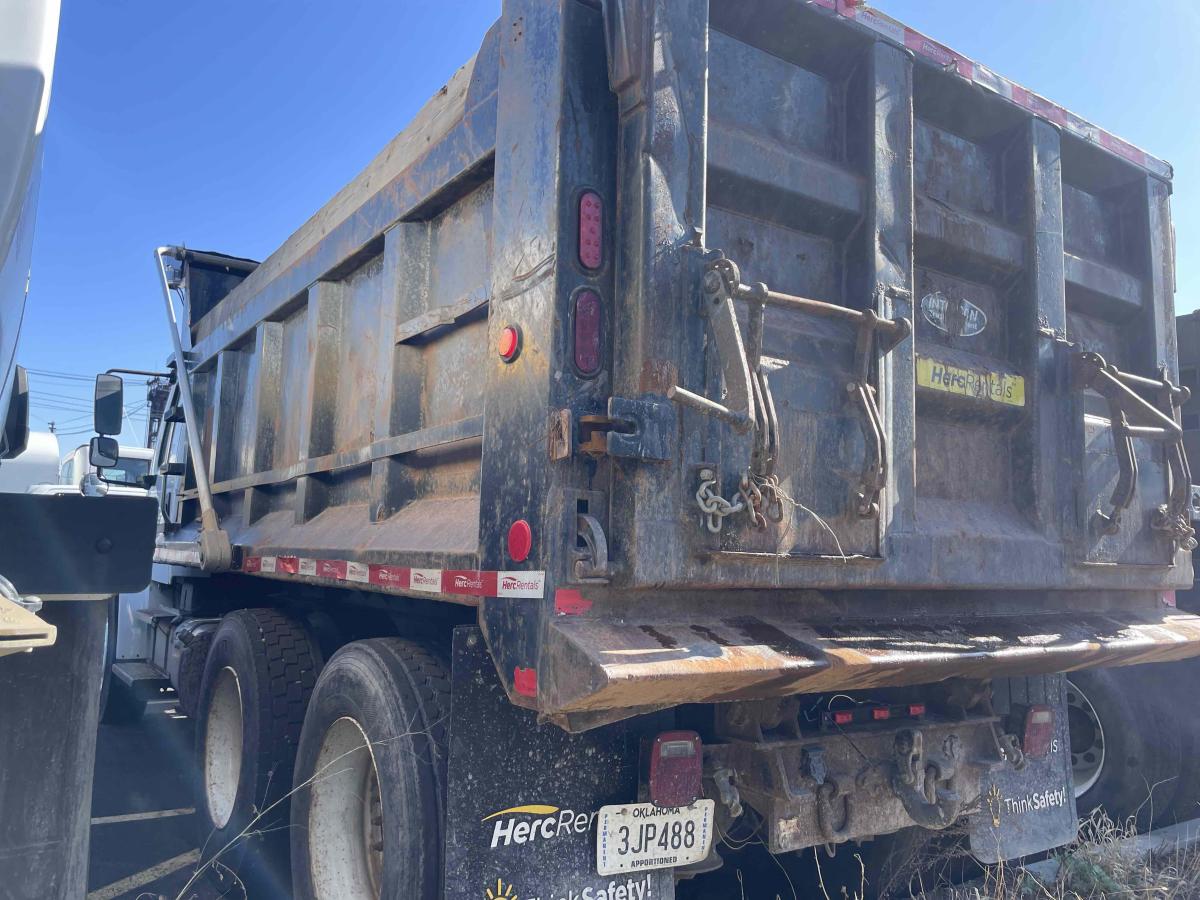 2016 Freightliner M2106