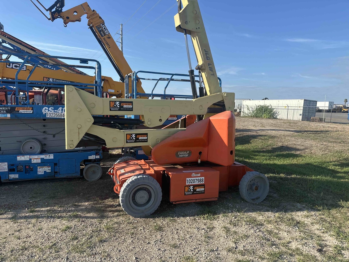 2017 JLG E400AJPN