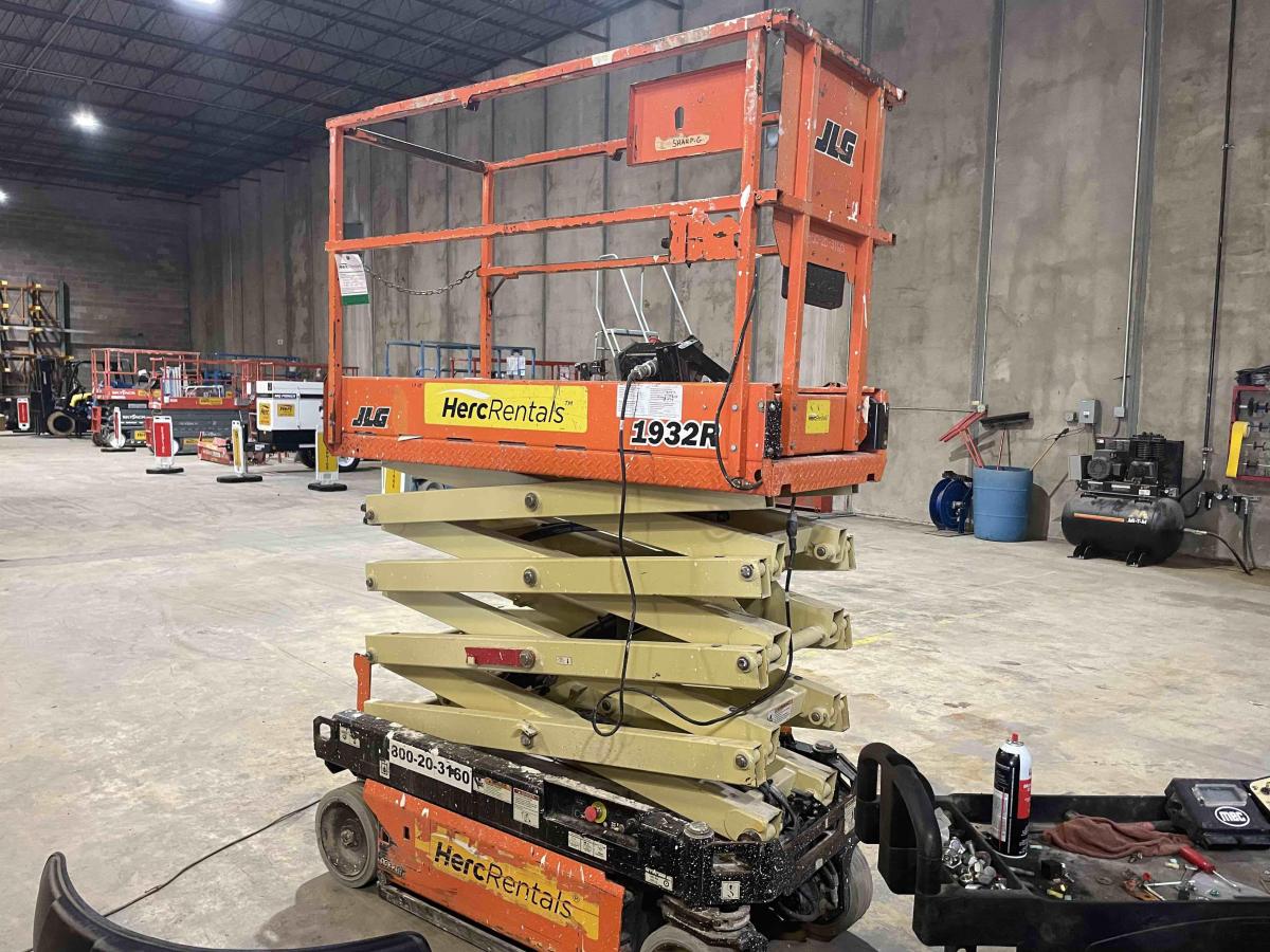 2018 JLG 1932R