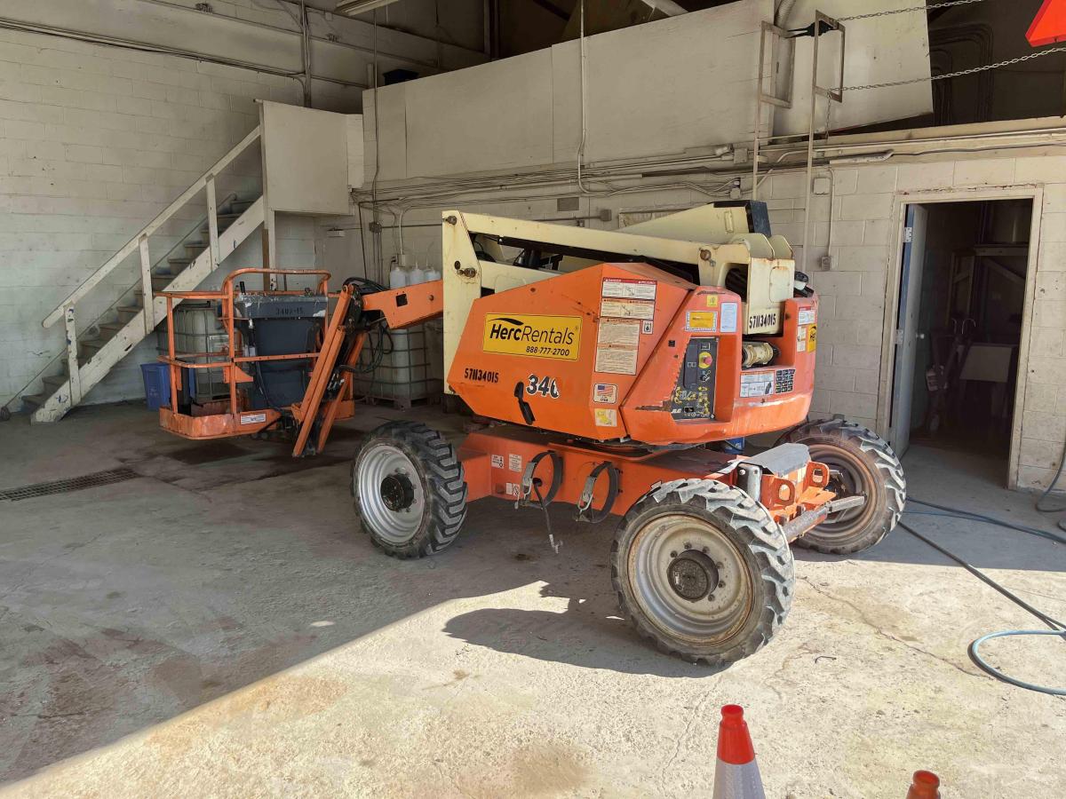 2014 JLG 340AJ