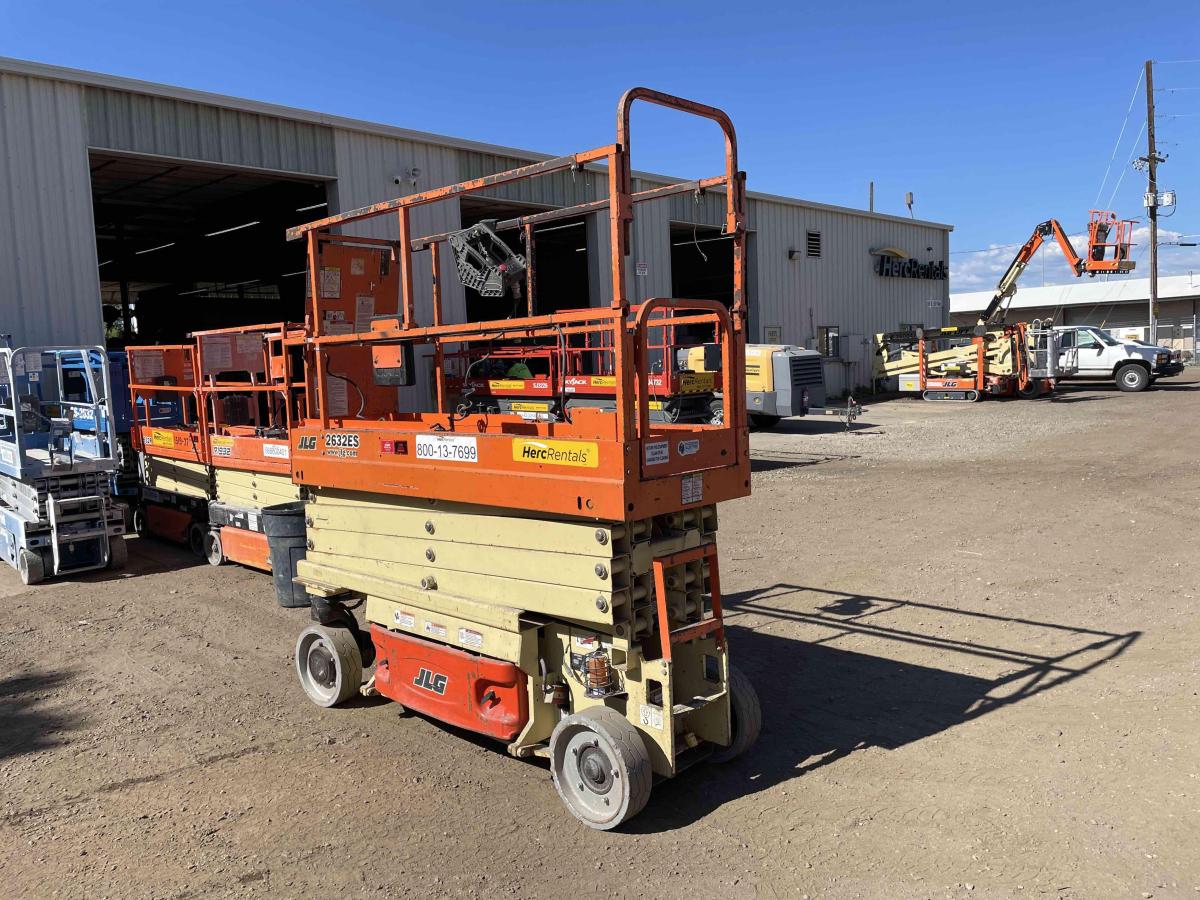 2017 JLG 2632ES