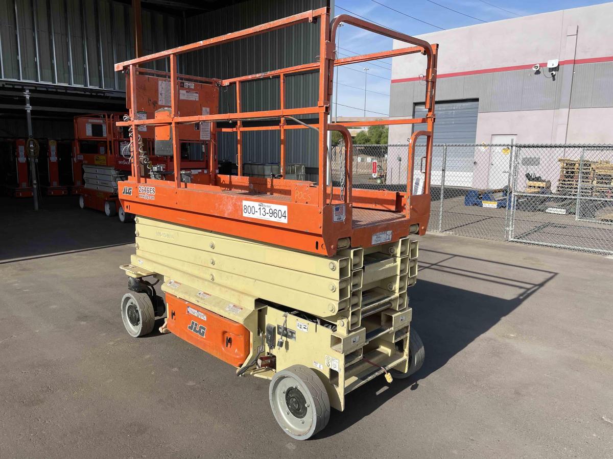 2017 JLG 2646ES