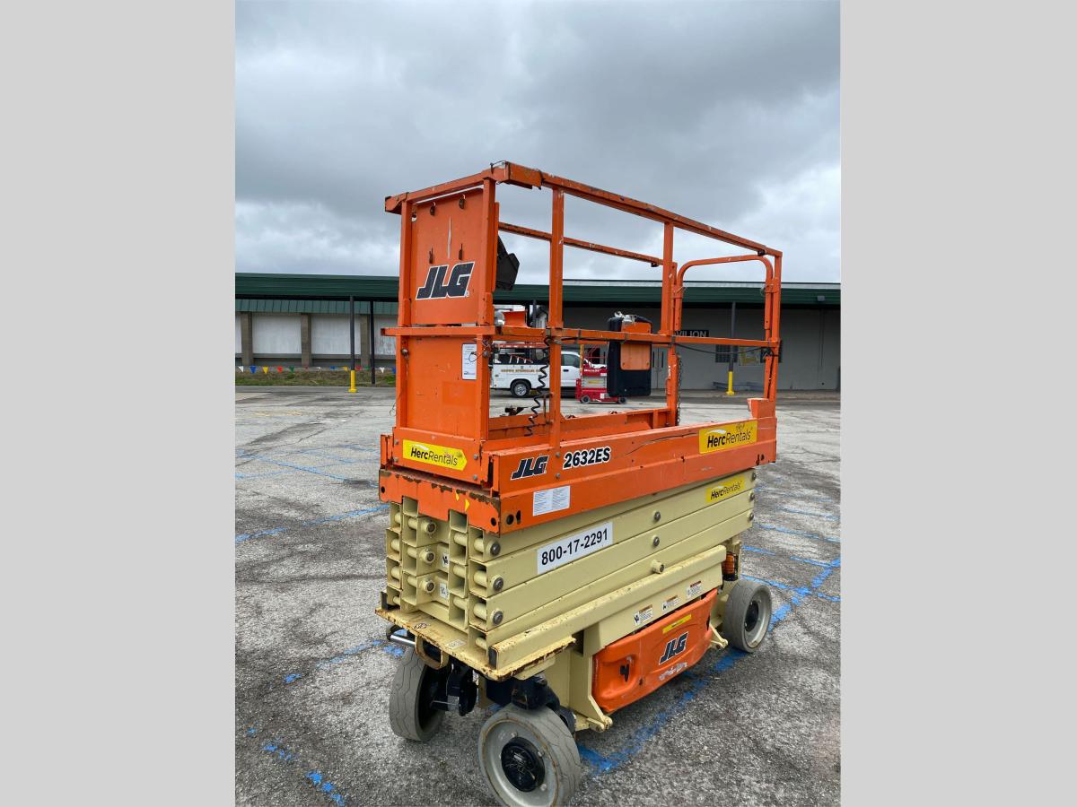 2017 JLG 2632ES