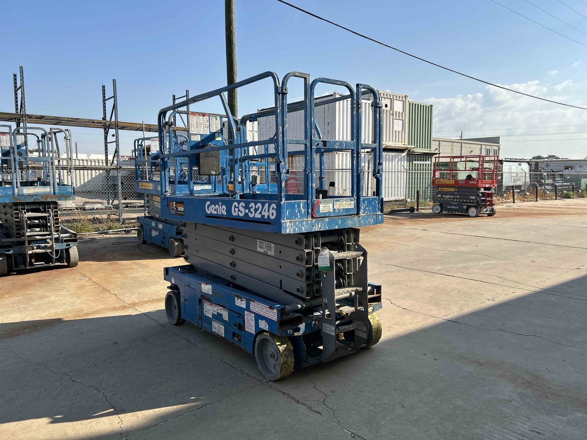 2017 Genie GS-3246-3