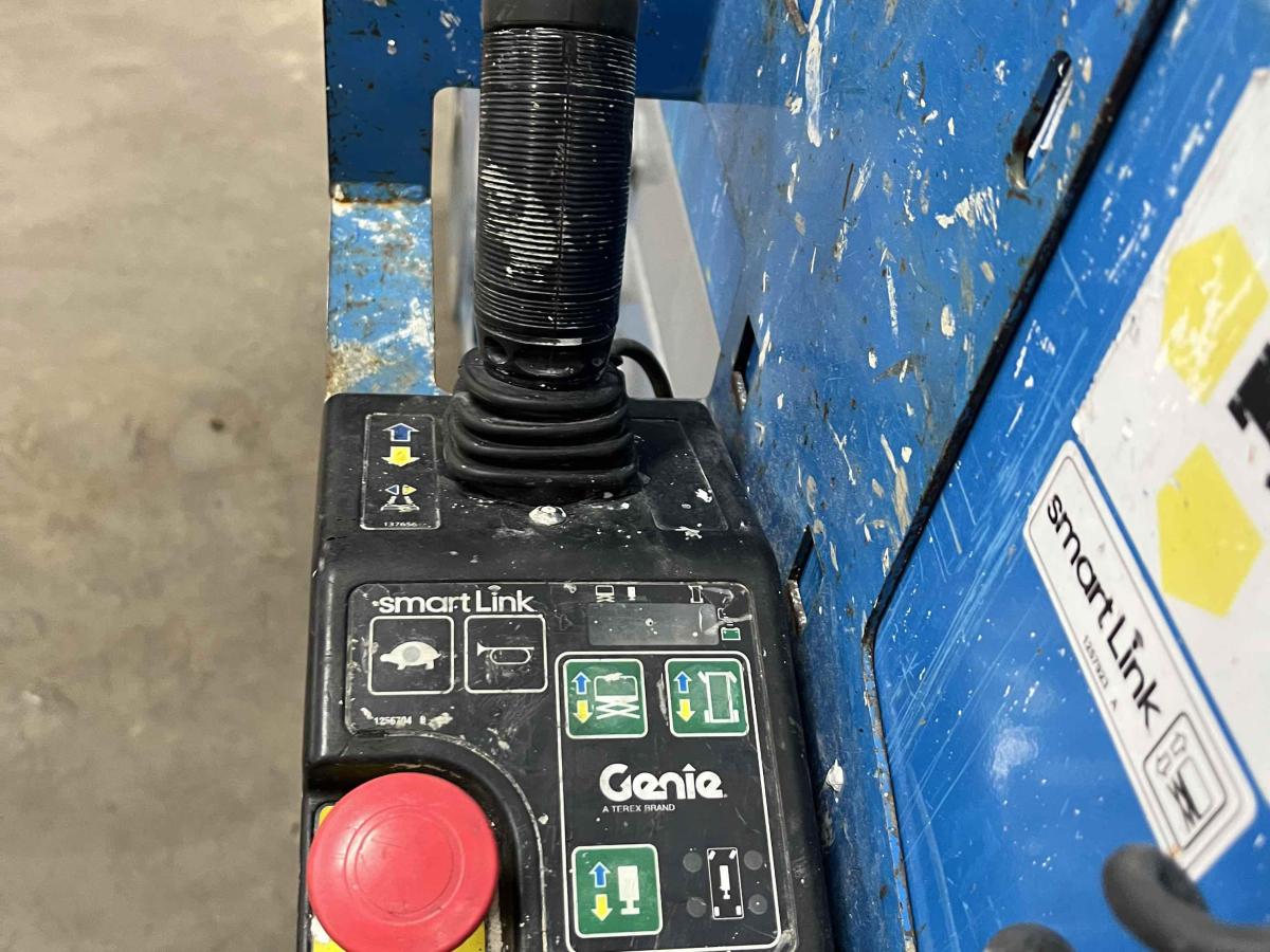 2017 Genie GS-3232