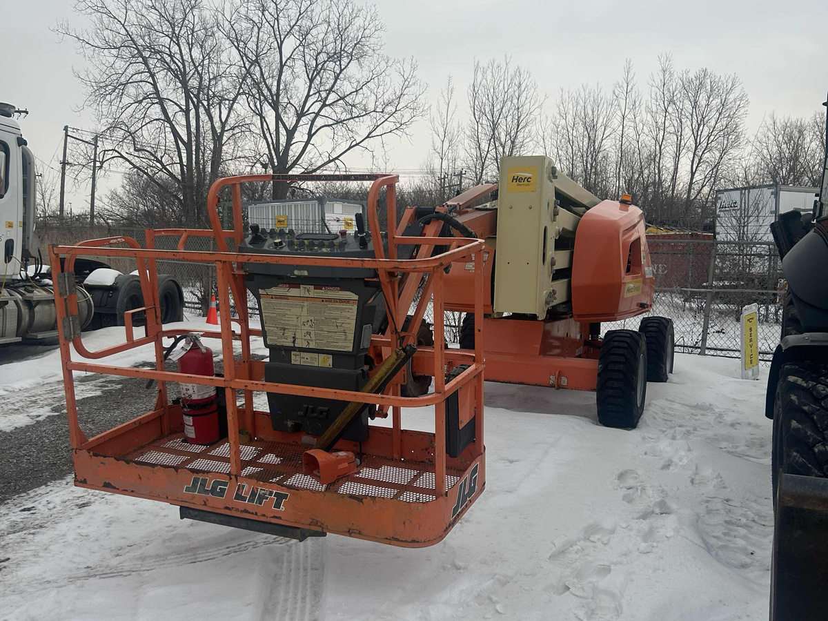 2017 JLG 450AJ