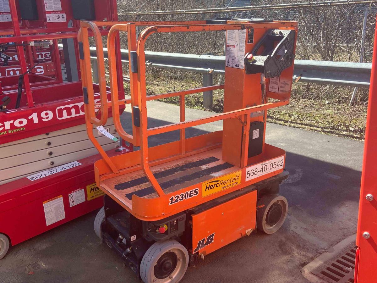2011 JLG 1230ES
