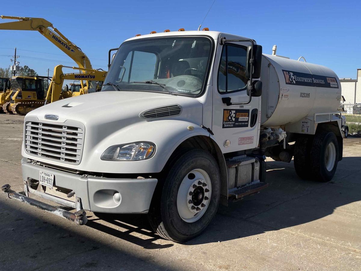 2019 Freightliner M2106