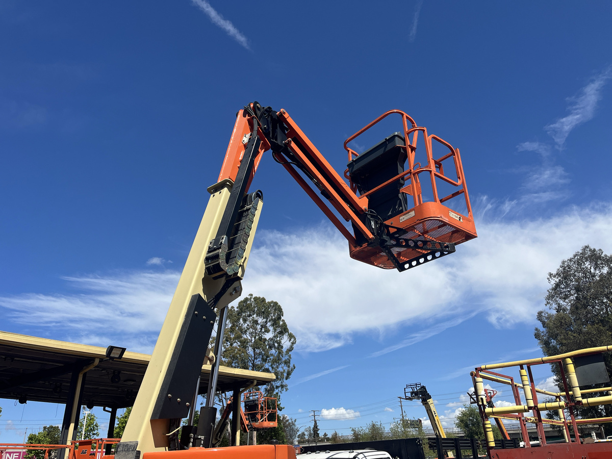 2015 JLG E300AJP-7
