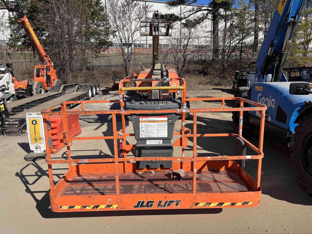 2017 JLG 660SJ