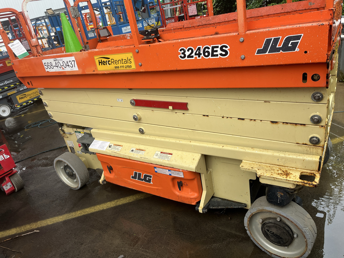 2018 JLG 3246ES-7