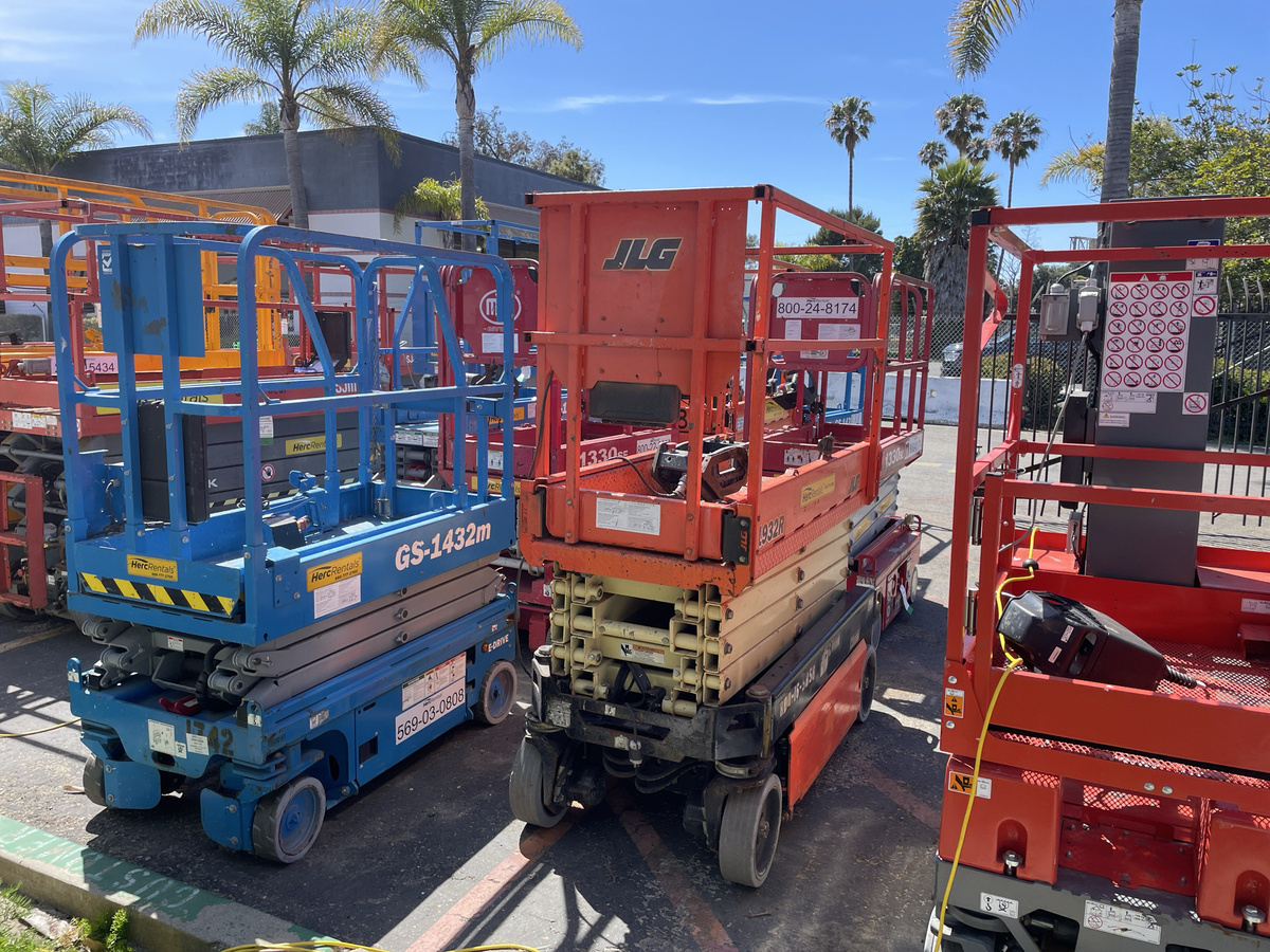 2017 JLG 1932R-5