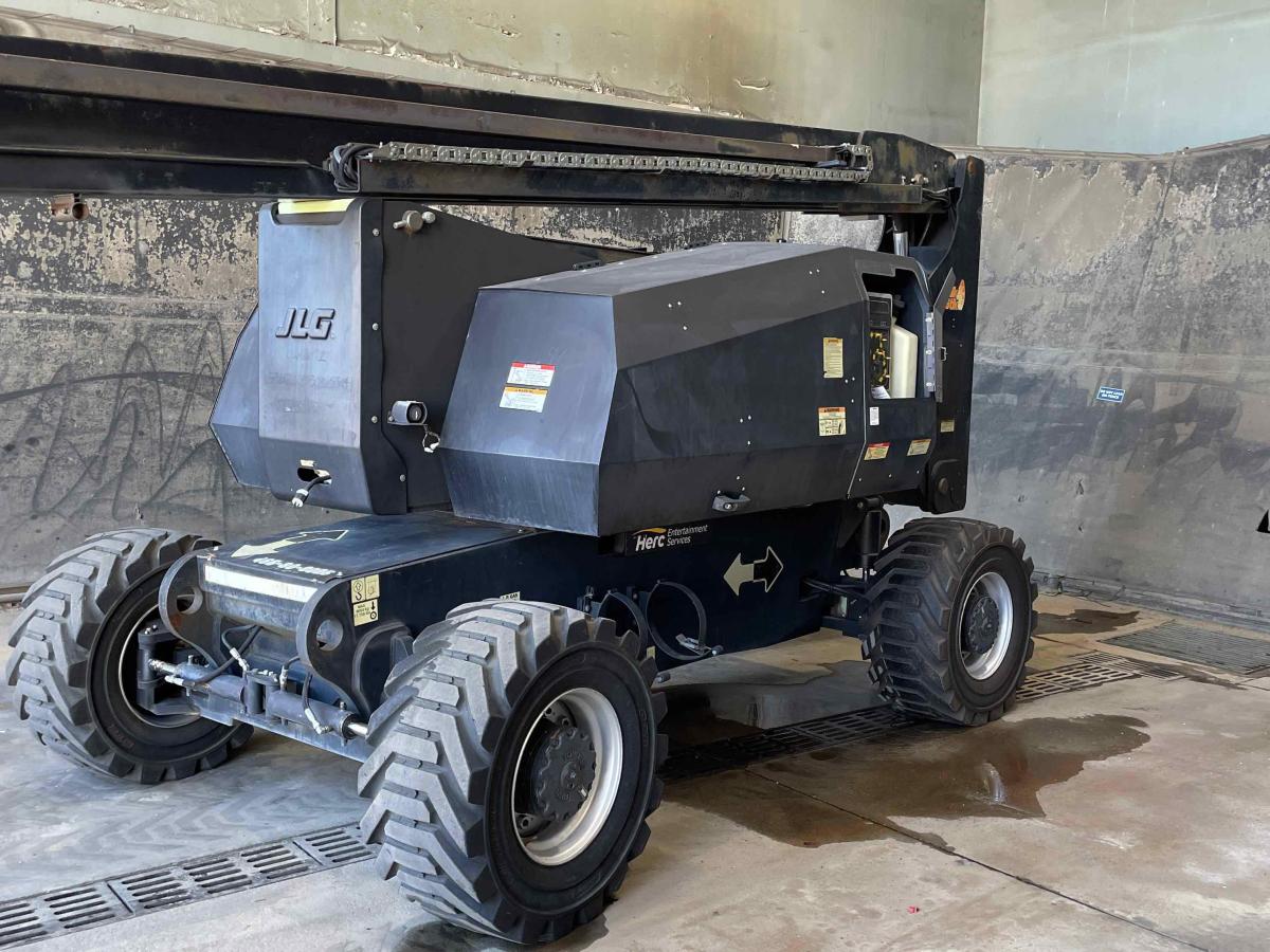 2012 JLG 800A