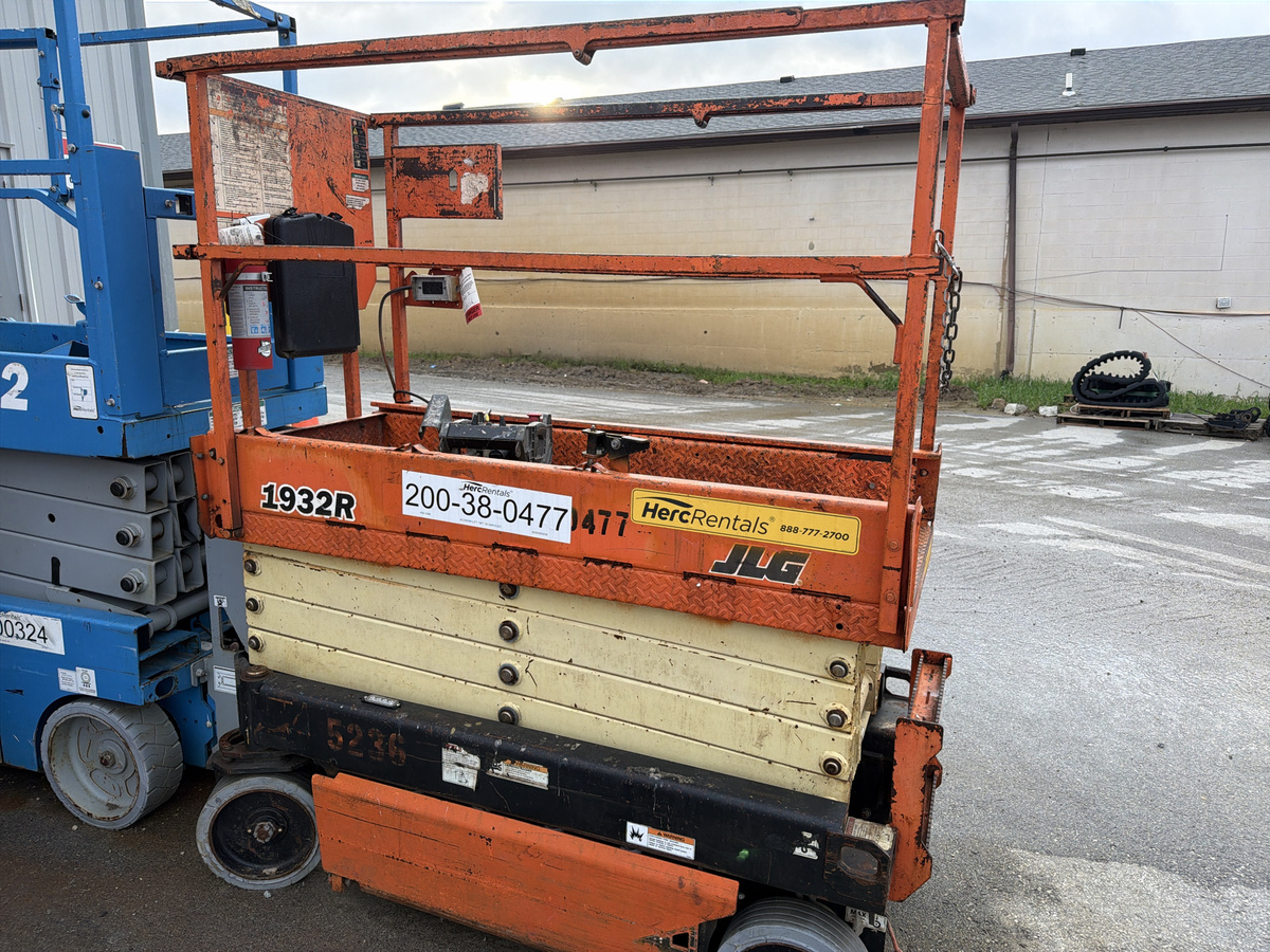 2017 JLG 1932R