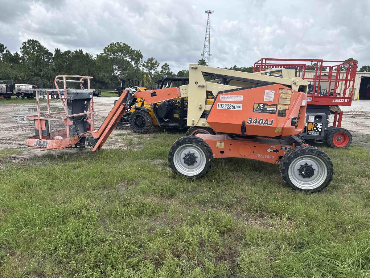2017 JLG 340AJ-4