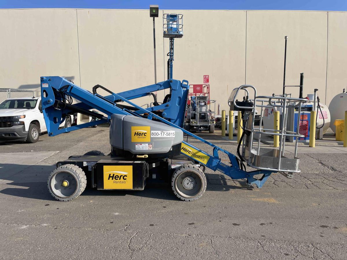 2017 Genie Z-33/18